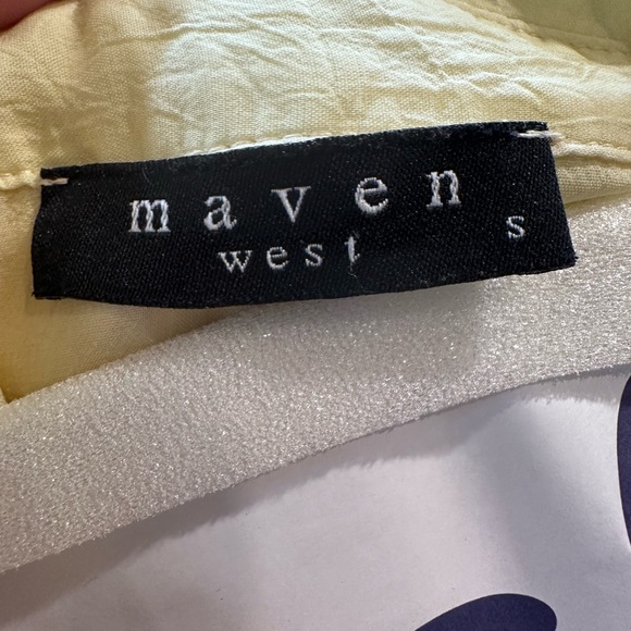 Maven buttery yellow button up size small - Picture 5 of 5